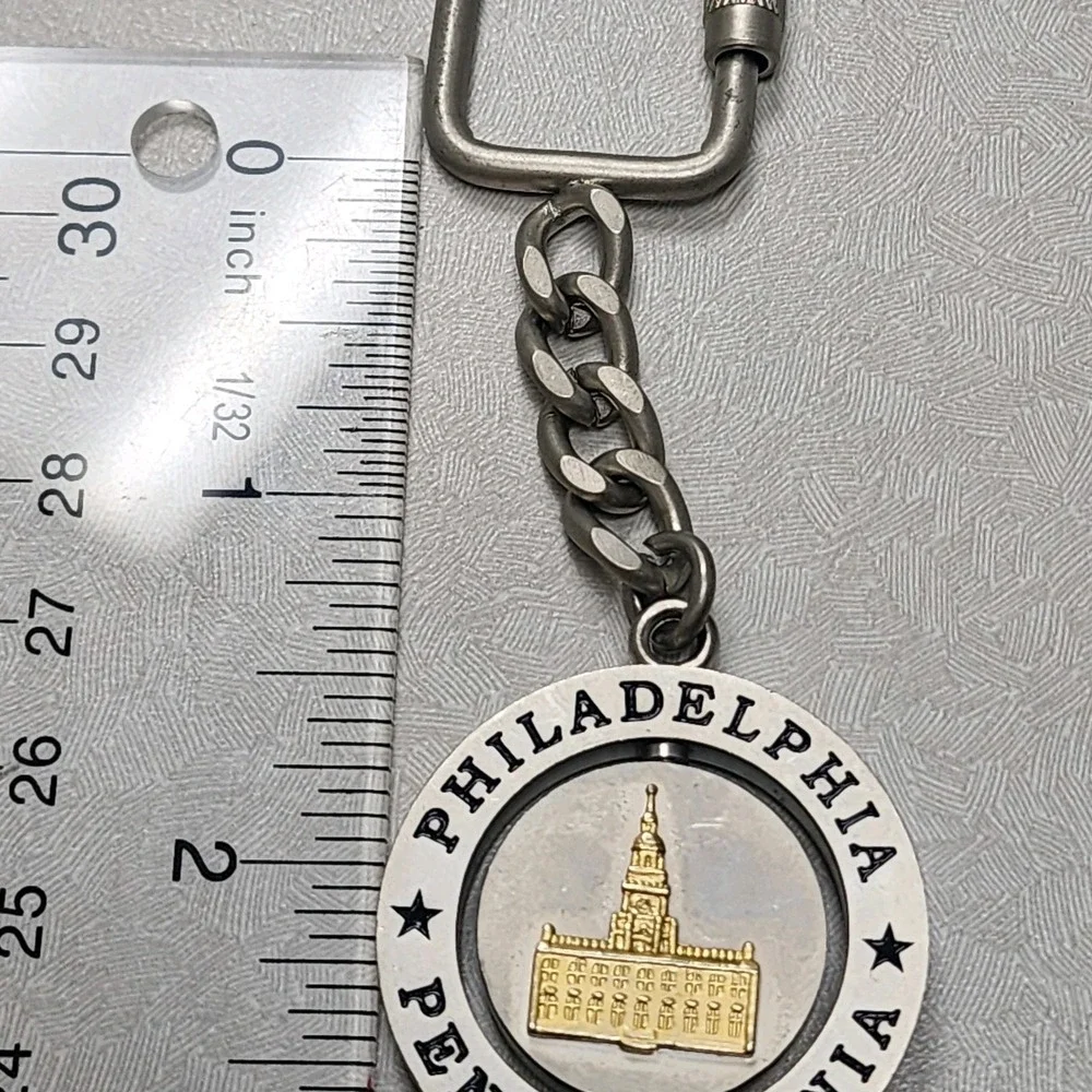 Vintage Philadelphia PA Spinning Keychain Center Collectible Silver Gold